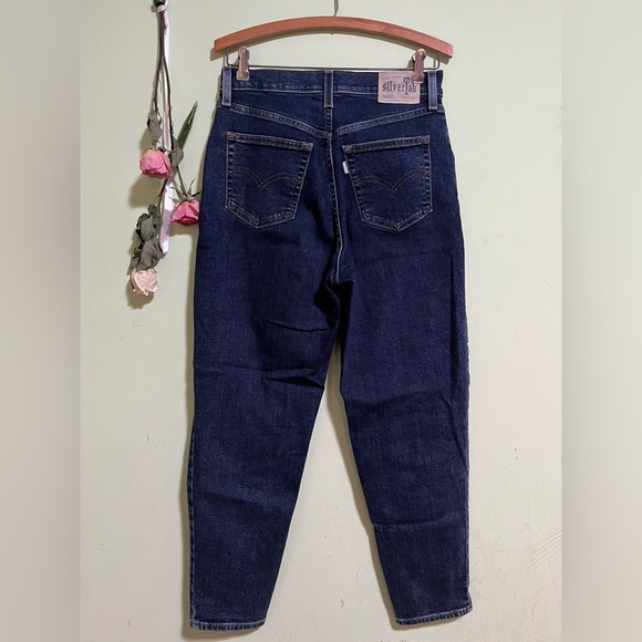 Levi’s Silver Tab Mom Jean High Waisted Dark Wash Size 28 EUC - Picture 2 of 3